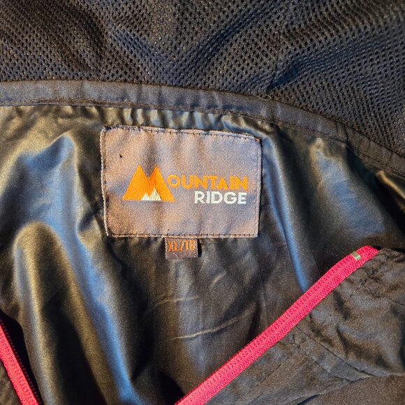 Mountain Ridge Windbreaker - Picture 3 of 6